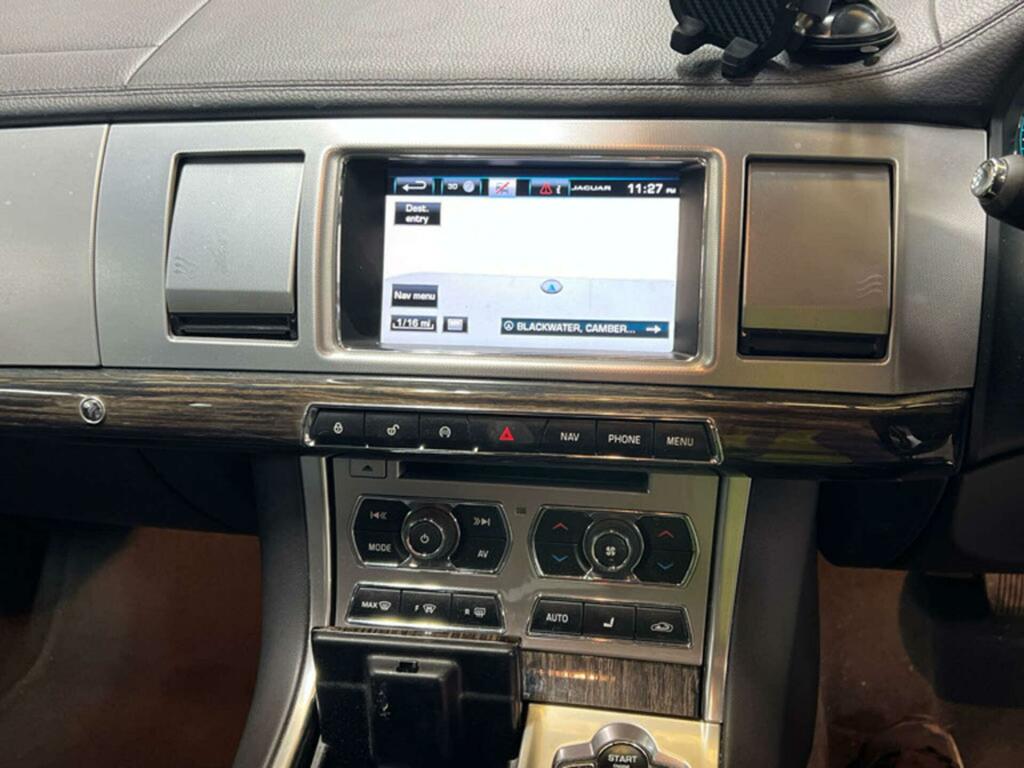 Jaguar XF Luxury White #2