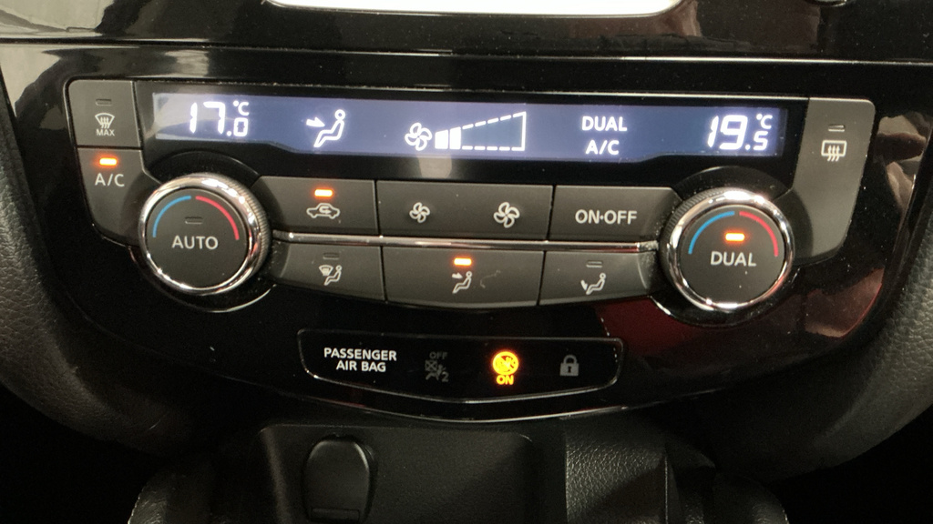 Nissan Qashqai N-connecta Dig-t Black #34