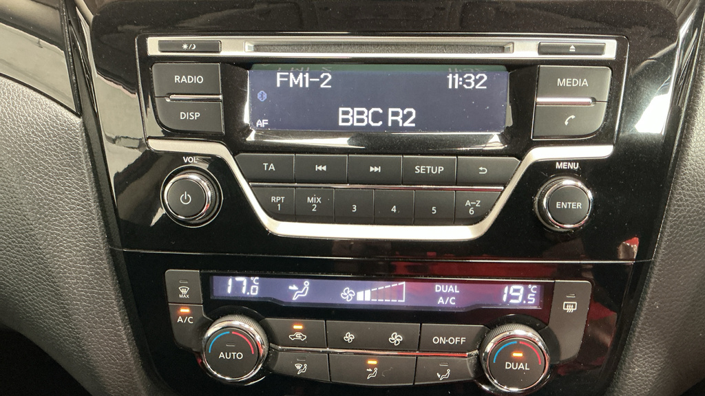Nissan Qashqai N-connecta Dig-t Black #32