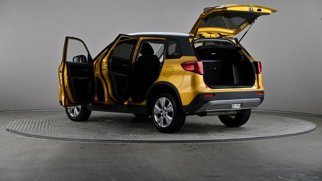 Suzuki Vitara Hatchback White #10