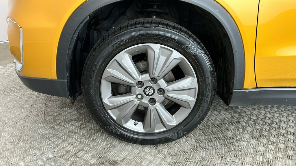 Suzuki Vitara Hatchback White #19