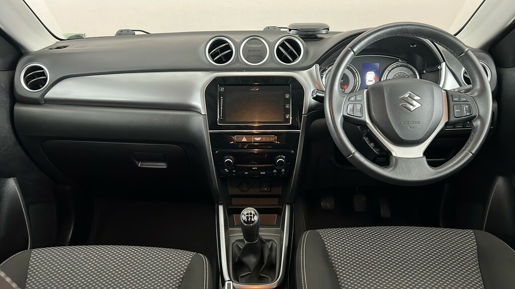 Suzuki Vitara Hatchback White #13
