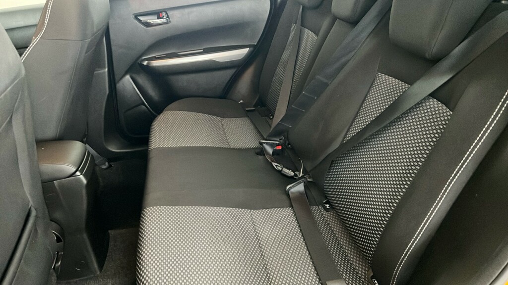 Suzuki Vitara Hatchback White #18