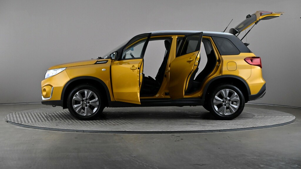 Suzuki Vitara Hatchback White #9