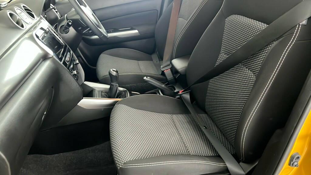Suzuki Vitara Hatchback White #17