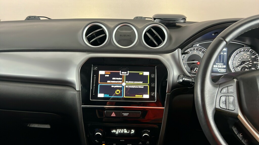Suzuki Vitara Hatchback White #16
