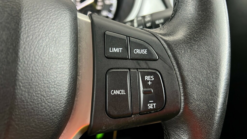 Suzuki Vitara Hatchback White #24