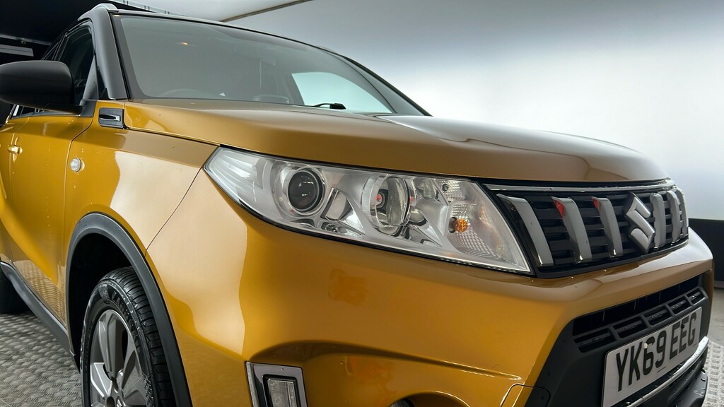 Suzuki Vitara Hatchback White #20
