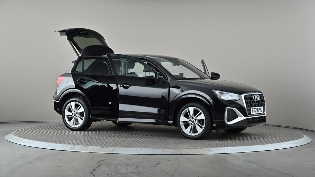 Audi Q2 Black Edition White #7