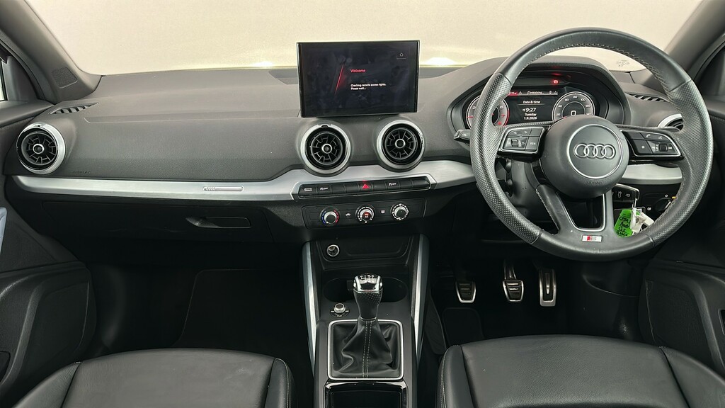 Audi Q2 Black Edition White #13