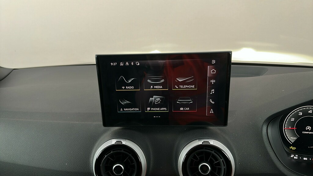 Audi Q2 Black Edition White #16