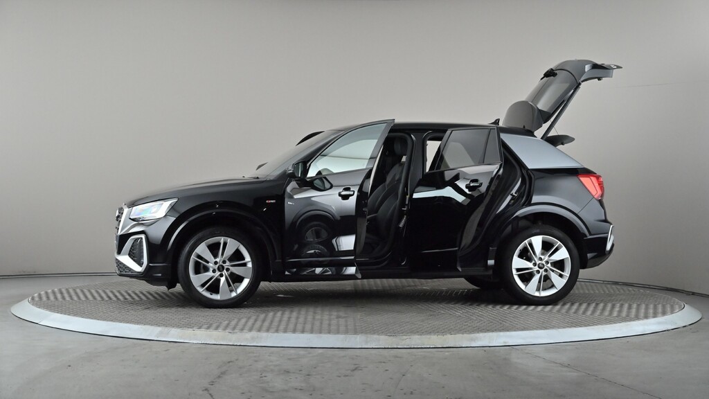 Audi Q2 Black Edition White #9