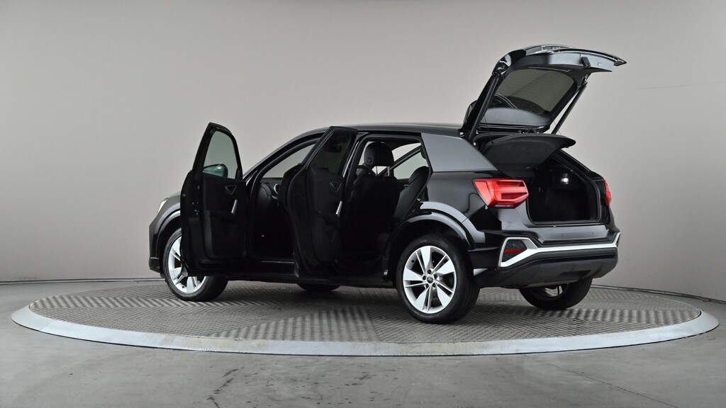 Audi Q2 Black Edition White #10