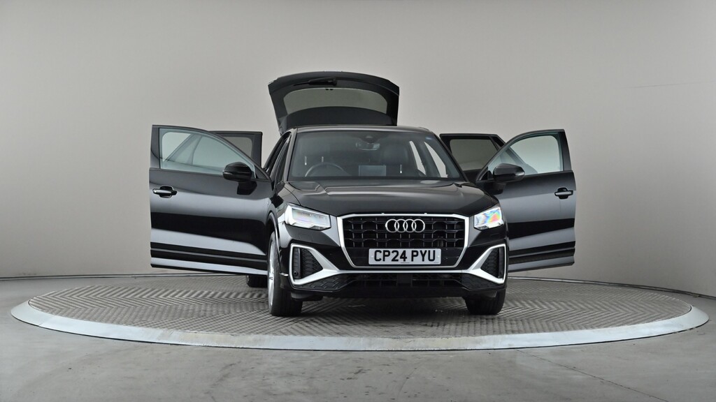 Audi Q2 Black Edition White #8