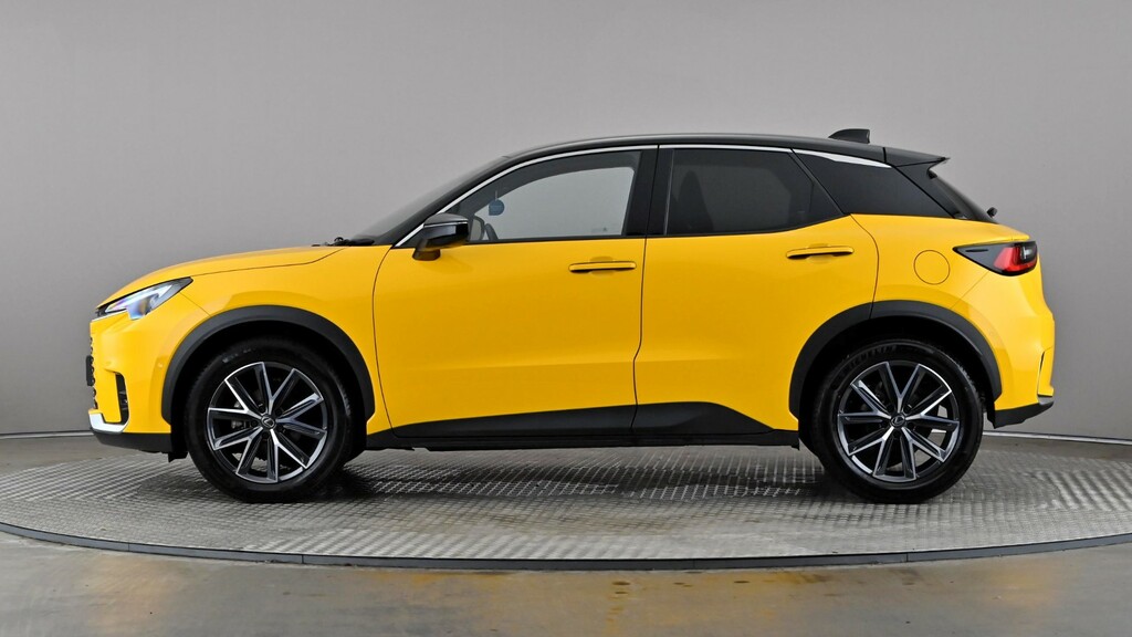 Lexus LBX 1.5 Takumi E-cvt Yellow #3