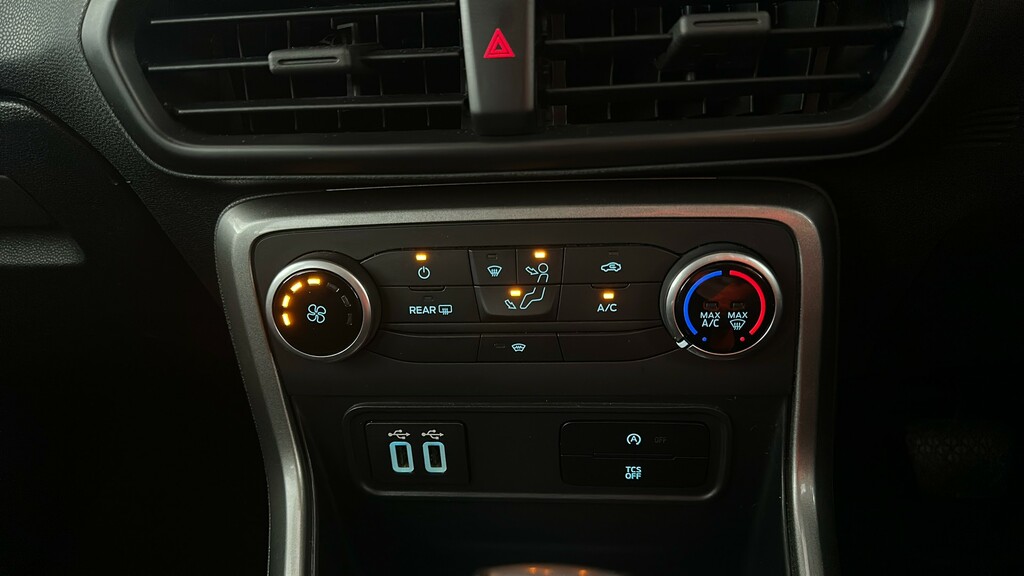 Ford Ecosport Hatchback Silver #26