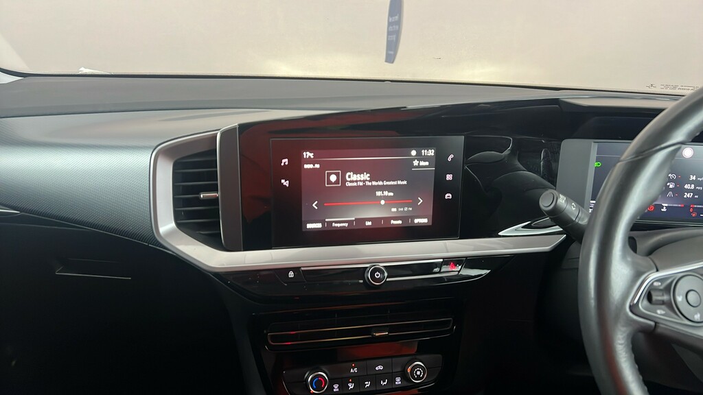 Vauxhall Mokka Hatchback White #16