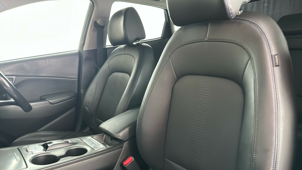 Hyundai Kona Hatchback Red #17