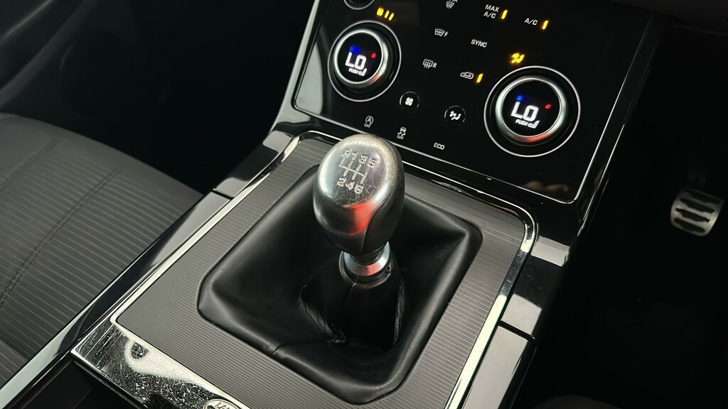 Land Rover Range Rover Evoque R-dynamic White #25