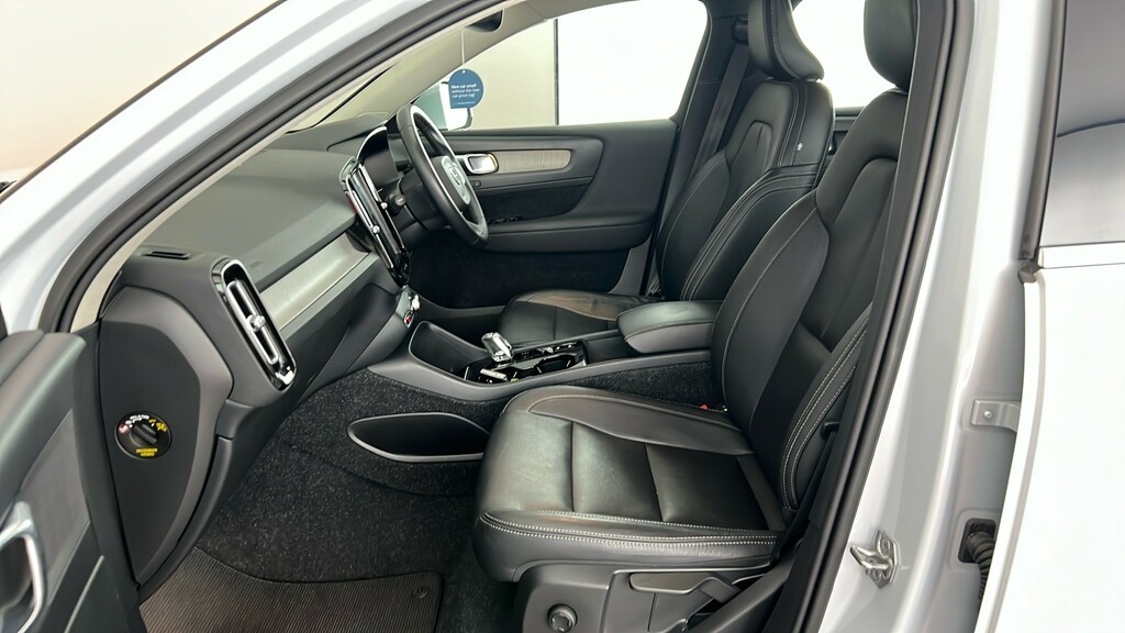 Volvo XC40 Suv Black #17