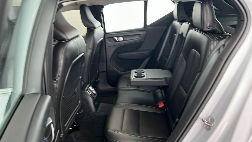 Volvo XC40 Suv Black #18