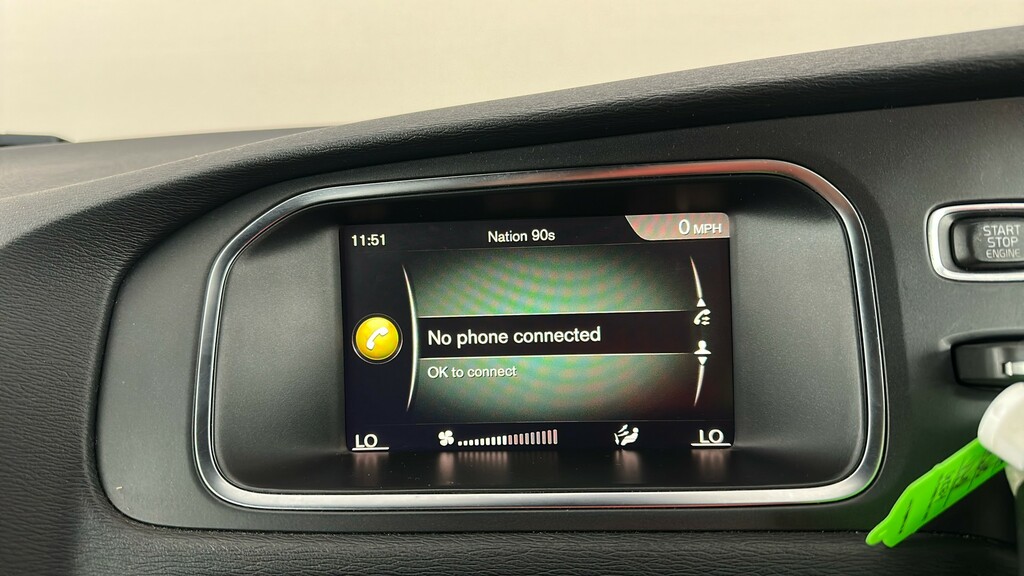 Volvo V40 R-design Nav Plus Silver #24