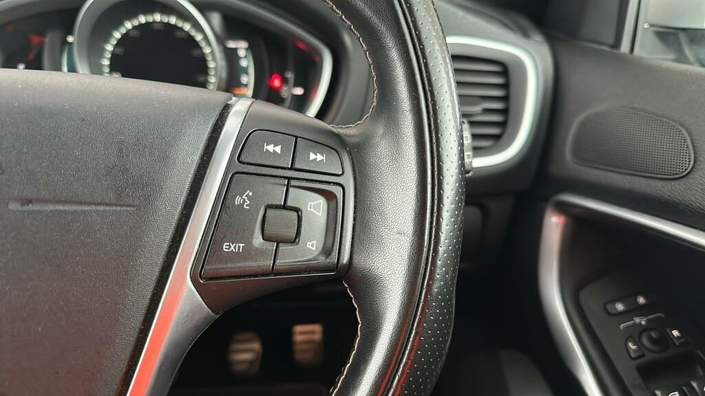 Volvo V40 R-design Nav Plus Silver #29