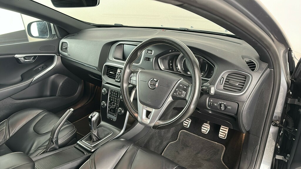 Volvo V40 R-design Nav Plus Silver #30