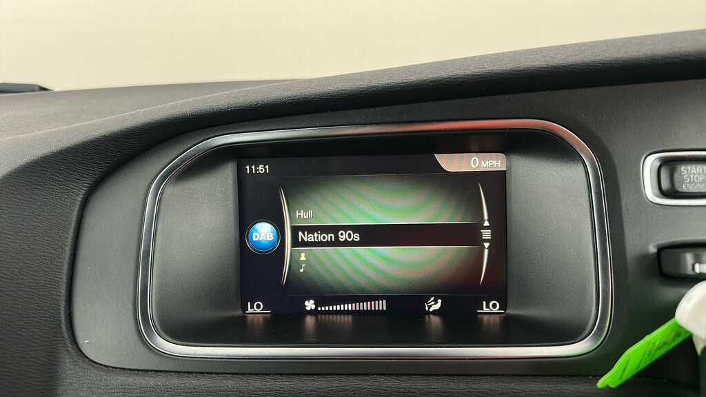 Volvo V40 R-design Nav Plus Silver #23