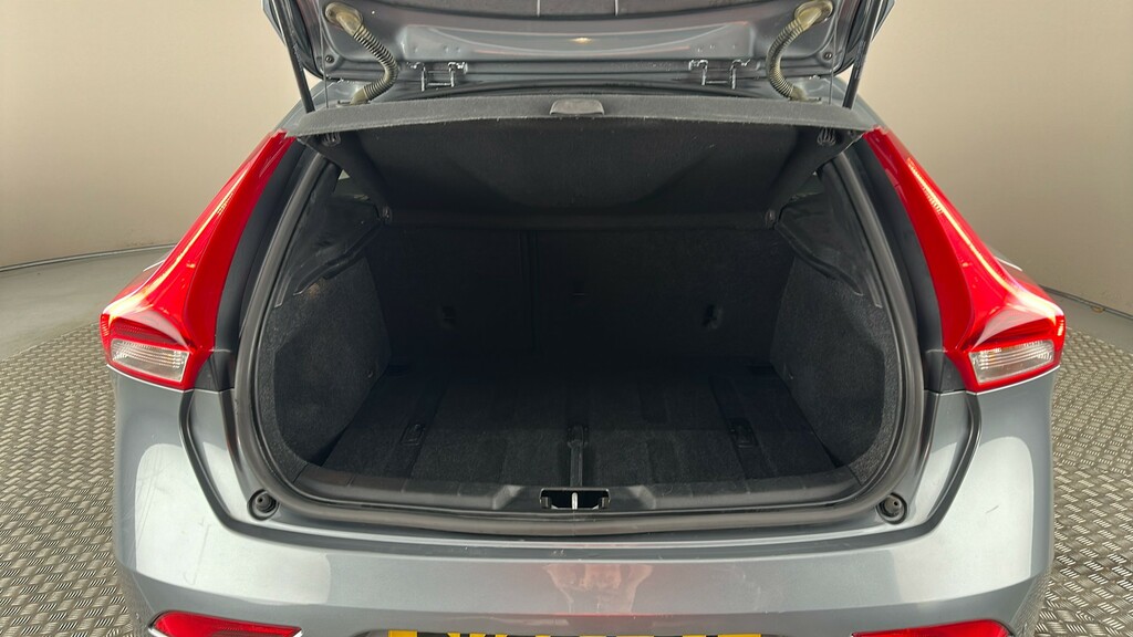 Volvo V40 R-design Nav Plus Silver #22