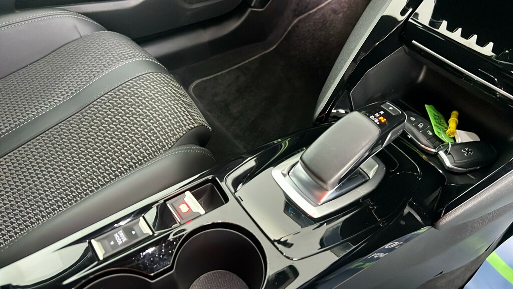 Peugeot e-2008 Suv Grey #25