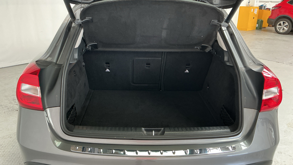 Mercedes-Benz GLA Class Black #18