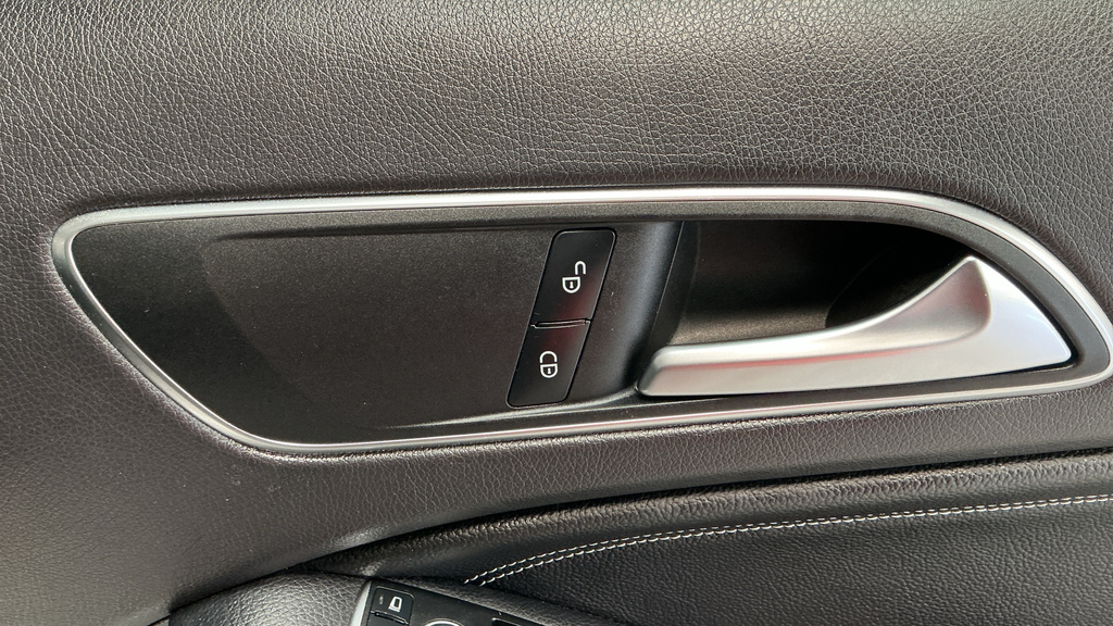 Mercedes-Benz GLA Class Black #26