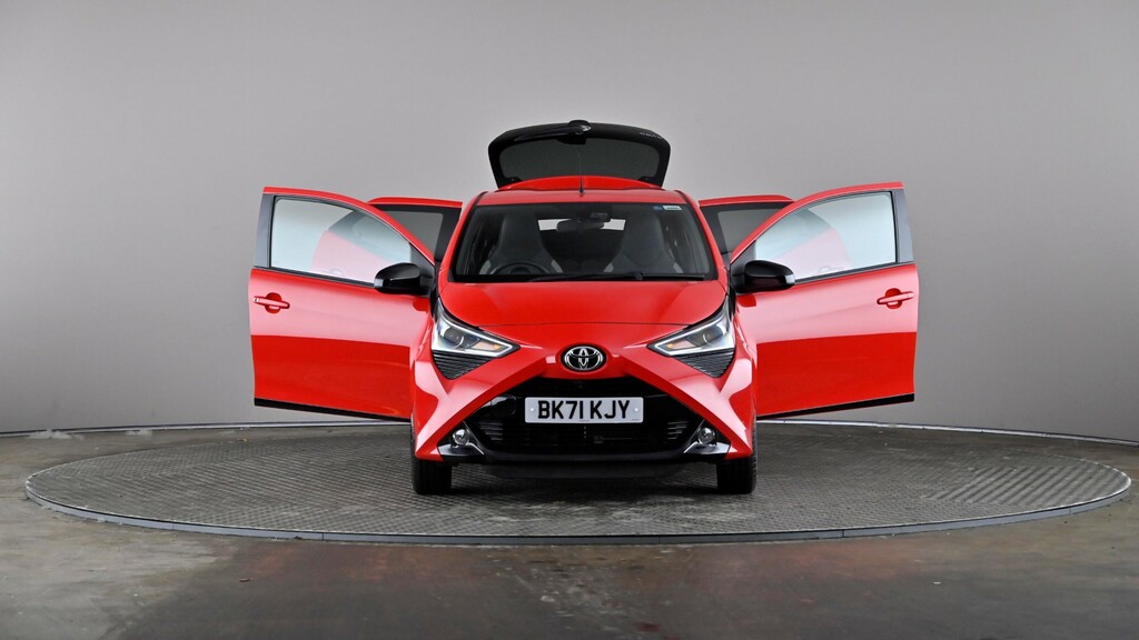 Toyota Aygo Hatchback Silver #8