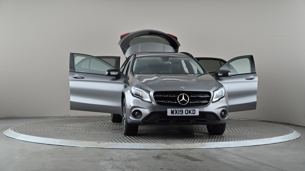 Mercedes-Benz GLA Class  Red #8