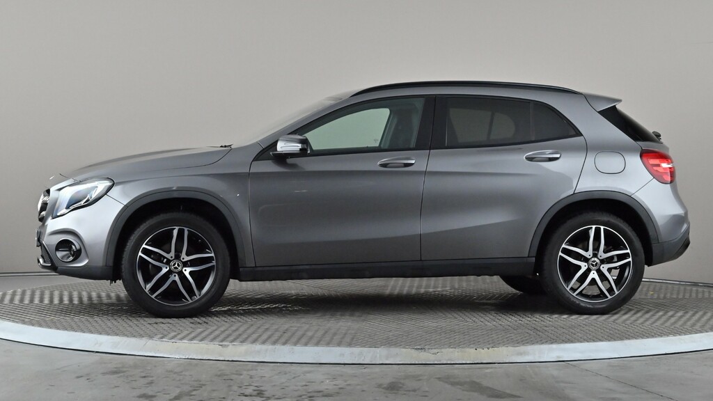 Mercedes-Benz GLA Class  Red #3
