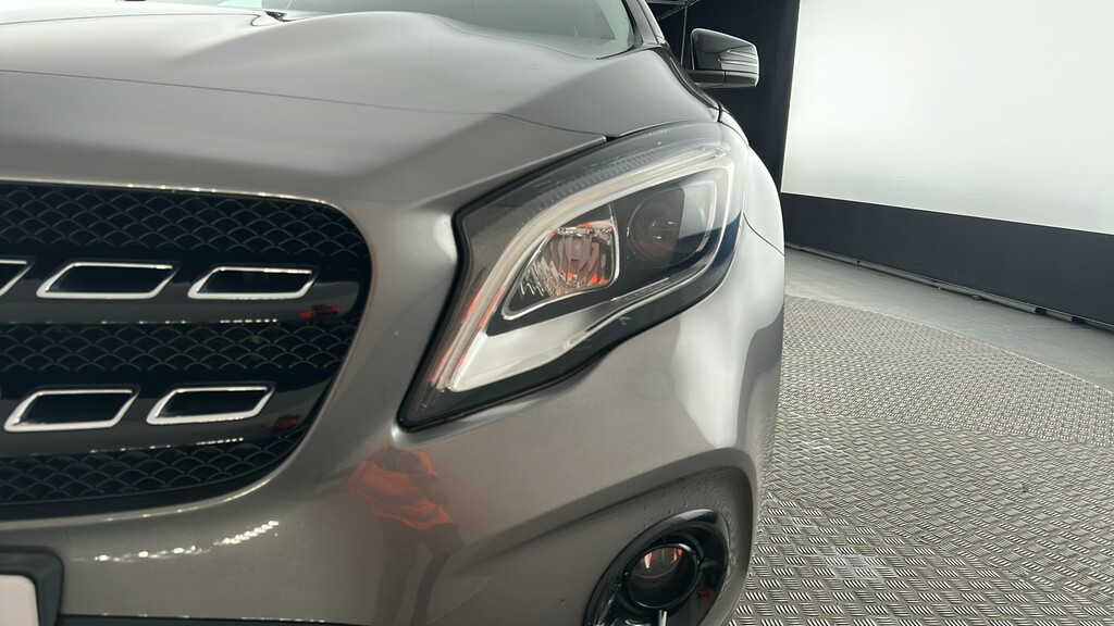 Mercedes-Benz GLA Class  Red #20