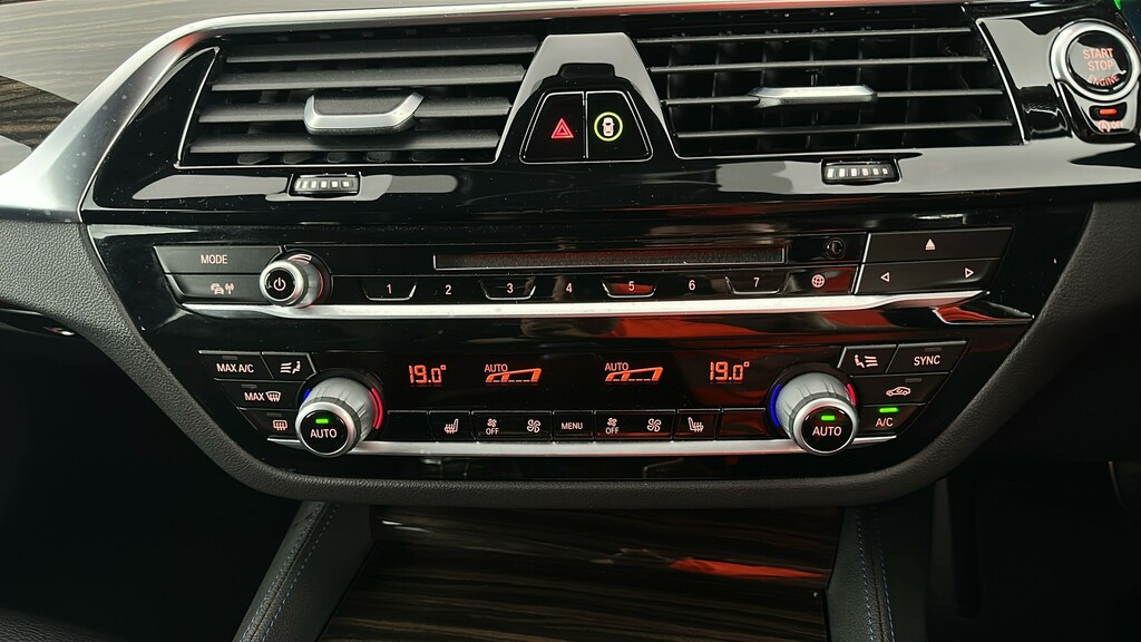 BMW 5 Series Se Blue #26