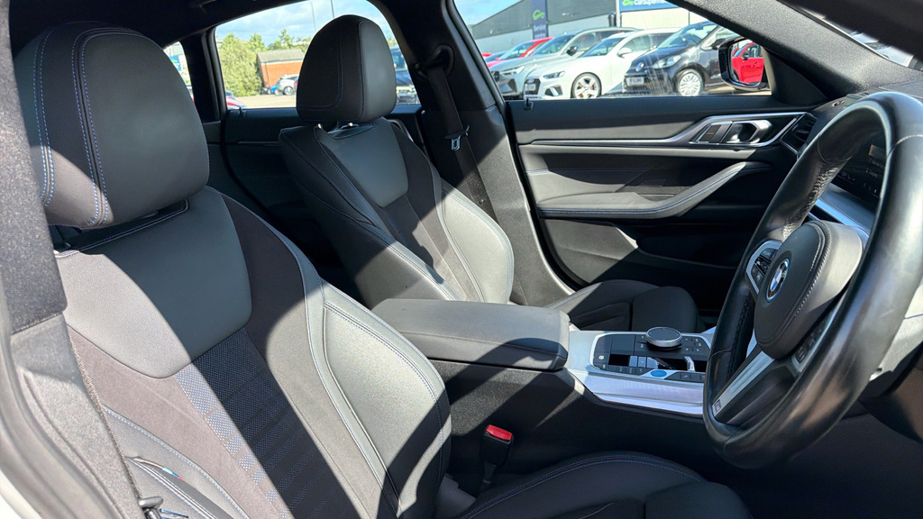 BMW i4 Sport Black #32
