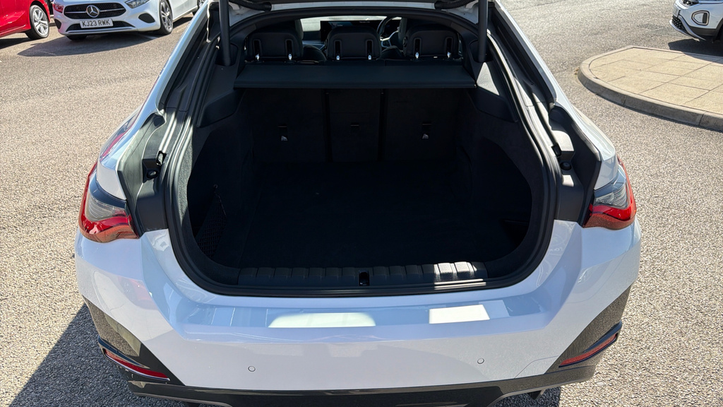BMW i4 Sport Black #33
