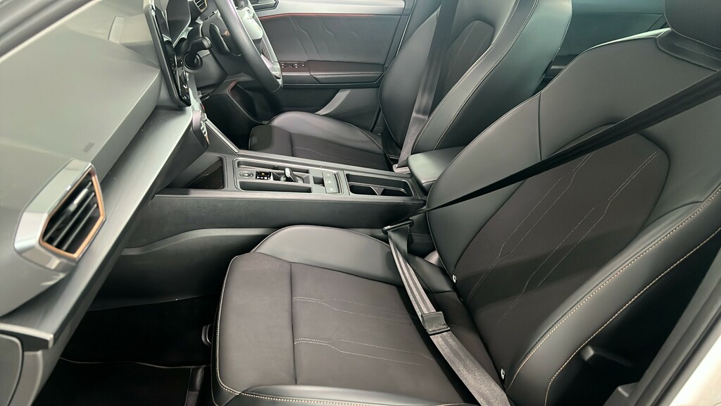 Cupra Leon 2.0 Tsi 300 Vz2 Dsg Panoramic Sunroof White #17