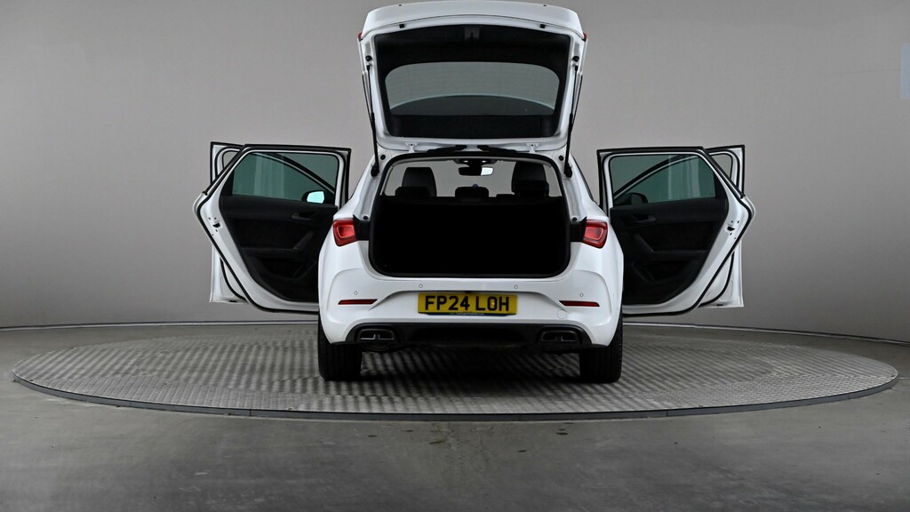 Cupra Leon 2.0 Tsi 300 Vz2 Dsg Panoramic Sunroof White #11