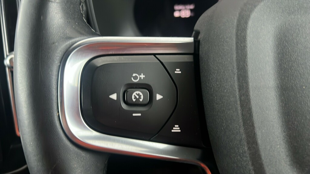 Volvo XC40 2.0 B3p Core Green #23