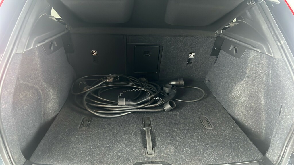Volvo XC40 2.0 B3p Core Green #21