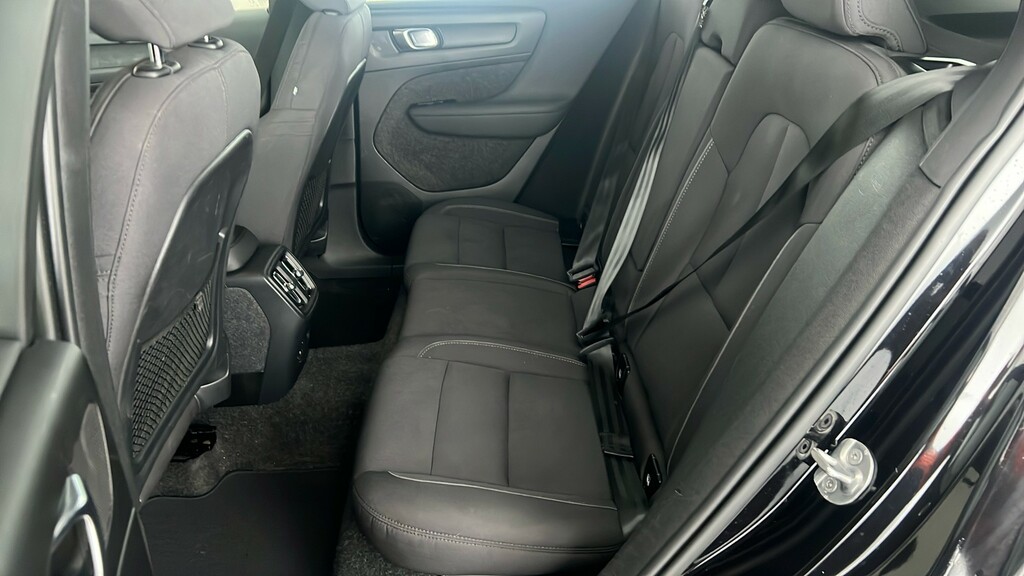 Volvo XC40 2.0 B3p Core Green #17