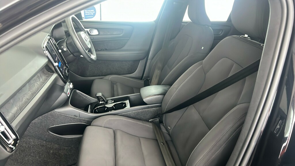 Volvo XC40 2.0 B3p Core Green #16