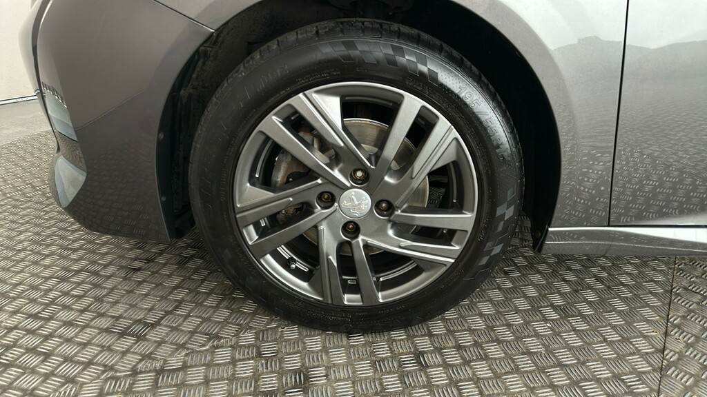 Peugeot 208 1.2 Puretech 100 Active Black #18