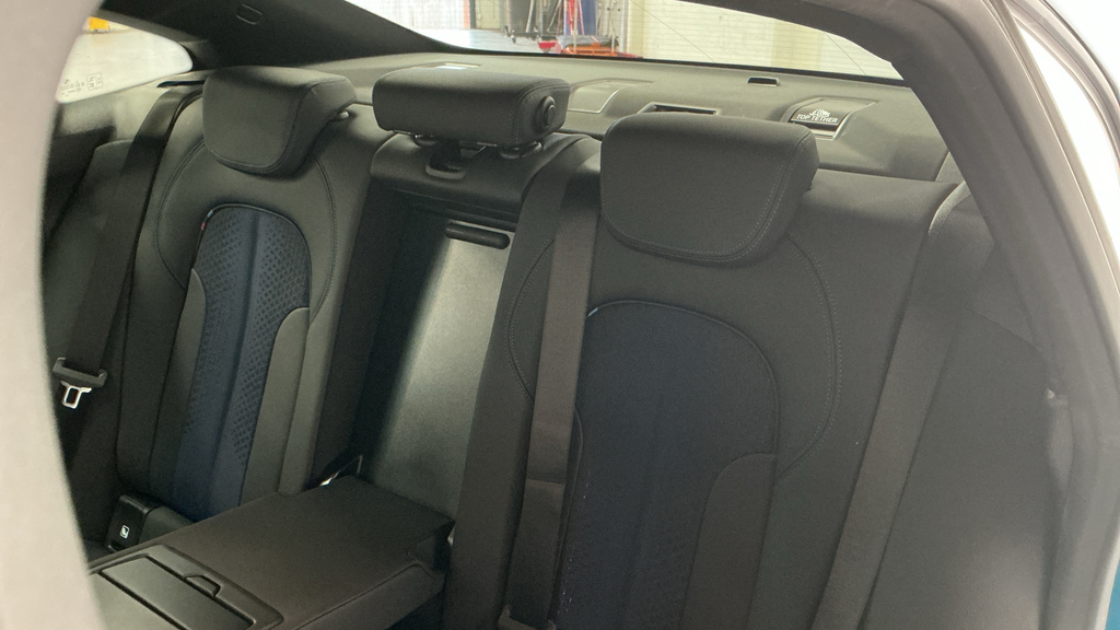 BMW 2 Series 220D M Sport Step #23