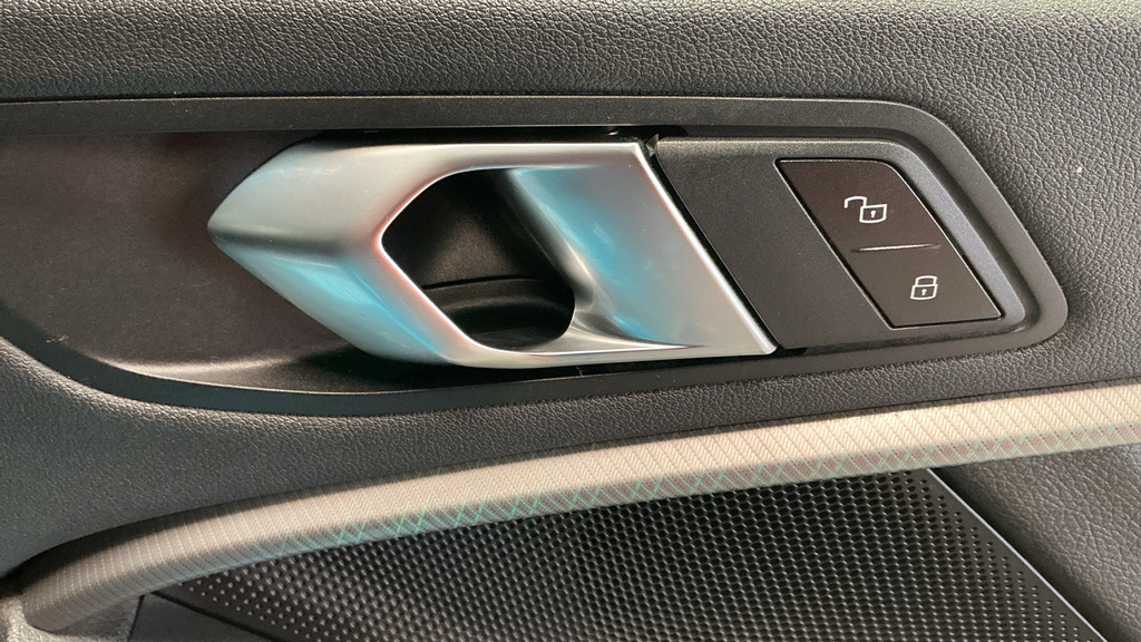 BMW 2 Series 220D M Sport Step #28