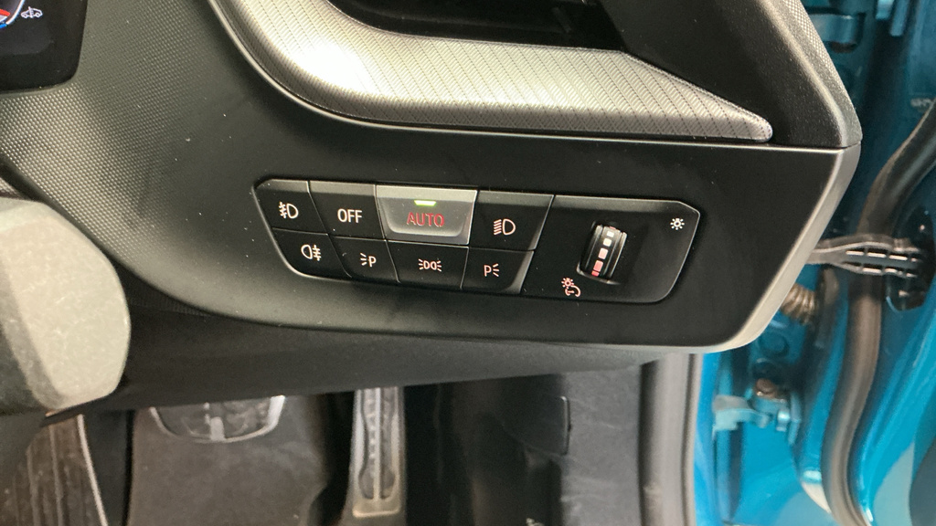 BMW 2 Series 220D M Sport Step #30
